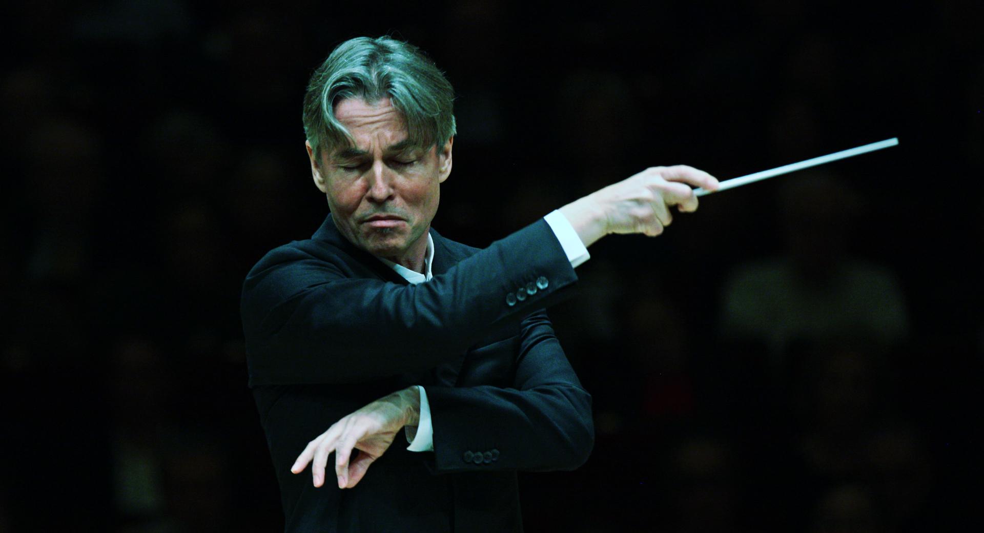 Esa-Pekka Salonen dirigerar.